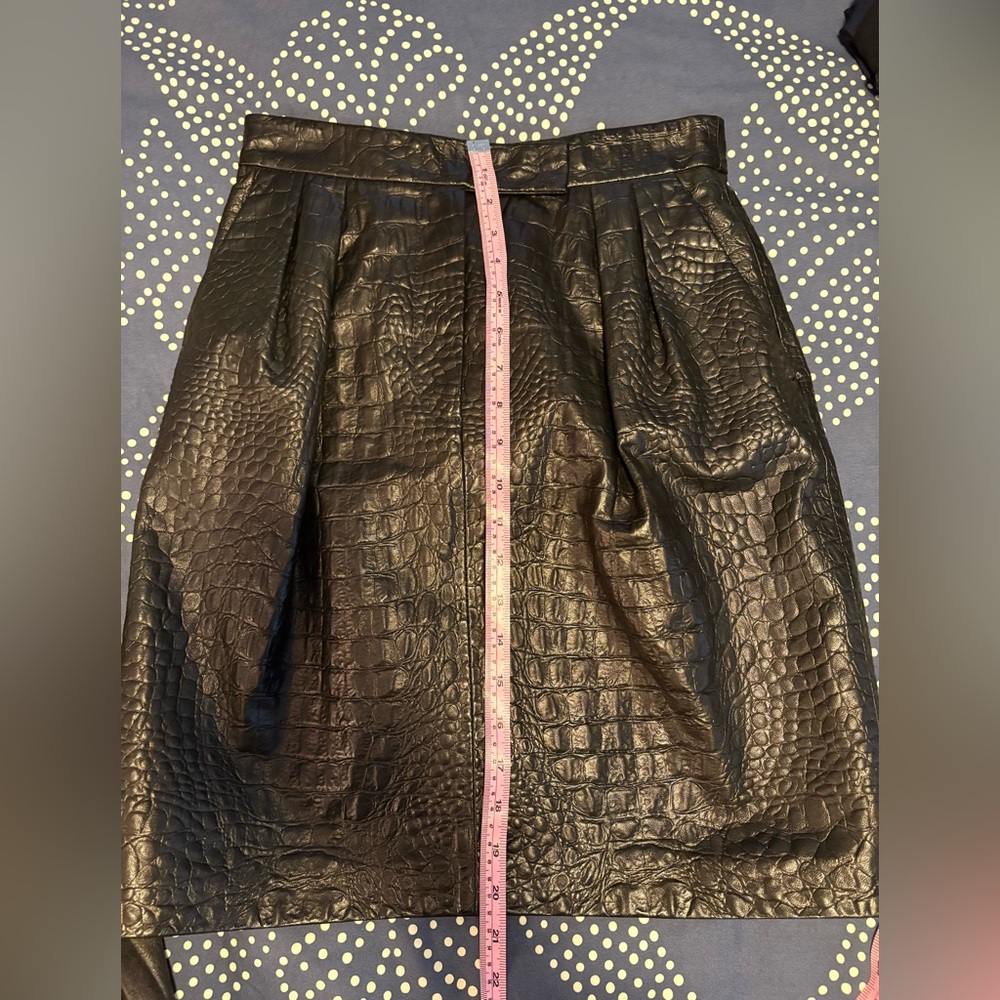 MaxMara Manila Black Pleated Croc-Effect Mini Skirt Size 4 EUC - Picture 8 of 10